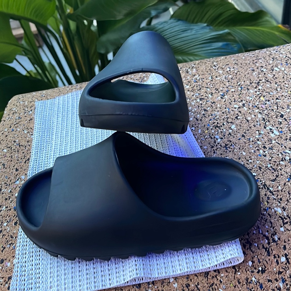 Yeezy slides kids